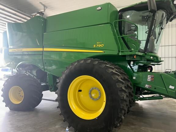 Image of John Deere S790 Primary image