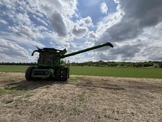 Image of John Deere S790 equipment image 1