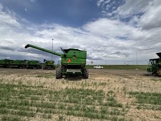 Image of John Deere S790 equipment image 2