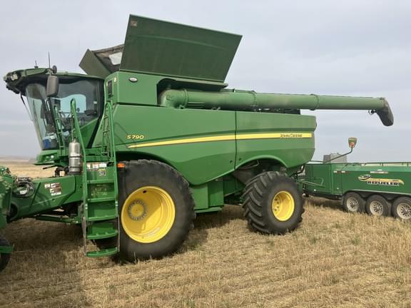 Image of John Deere S790 equipment image 1