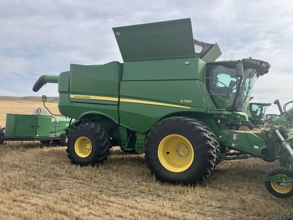 Image of John Deere S790 equipment image 1