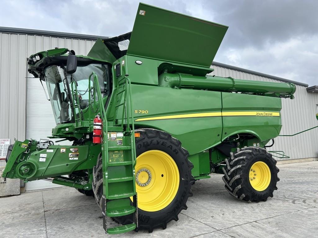 2024 John Deere S790 Equipment Image0