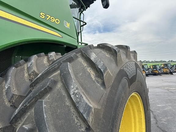 Image of John Deere S790 equipment image 4