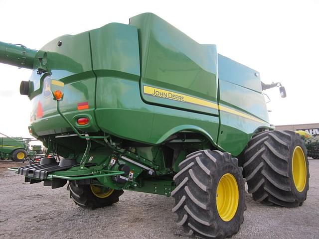 Image of John Deere S790 equipment image 2