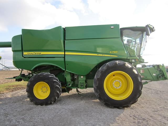 Image of John Deere S790 equipment image 2