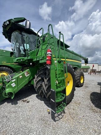 Main image John Deere S790