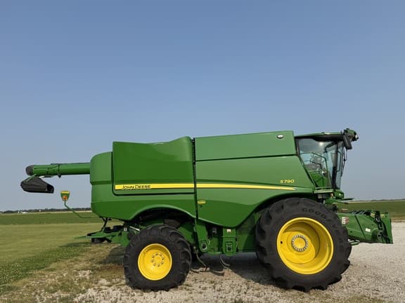 Image of John Deere S790 equipment image 1