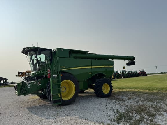 Image of John Deere S790 equipment image 2