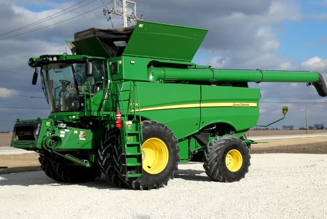 Image of John Deere S790 equipment image 4