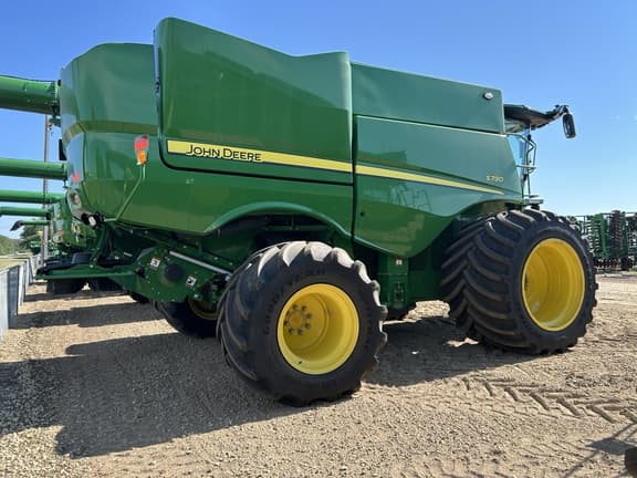 Image of John Deere S790 equipment image 2