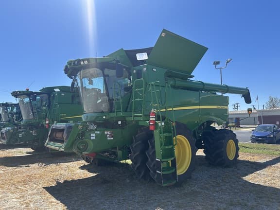 Image of John Deere S790 equipment image 2