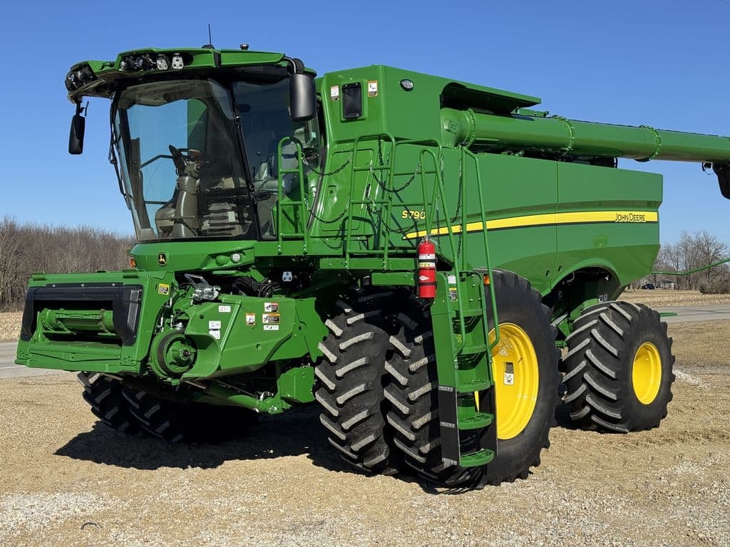 Image of John Deere S790 Primary image