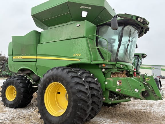 2024 John Deere S790 Equipment Image0