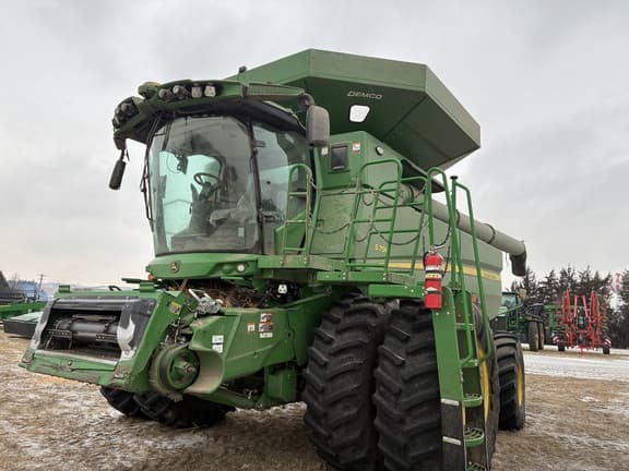 Image of John Deere S790 equipment image 1