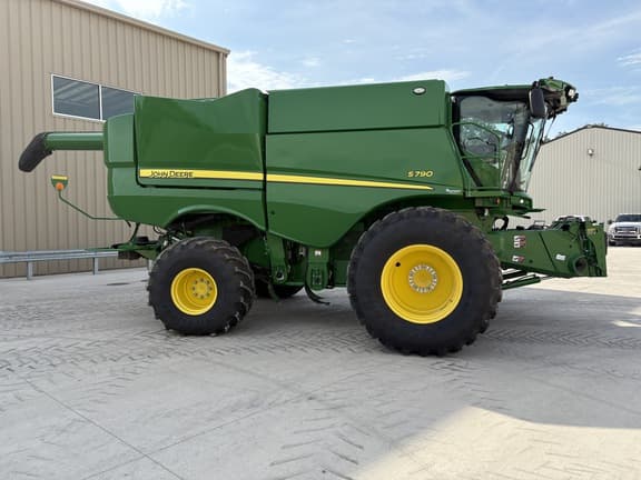 Image of John Deere S790 equipment image 2