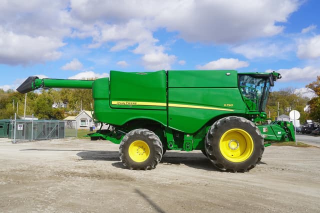 Image of John Deere S790 equipment image 4