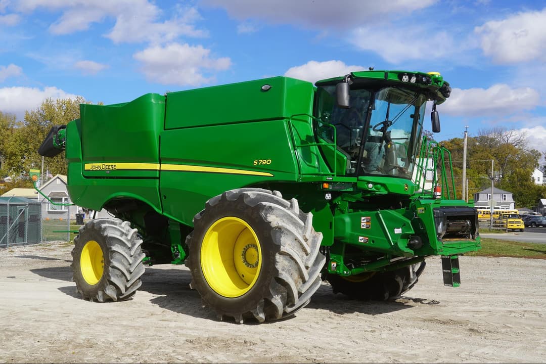 Image of John Deere S790 Primary image