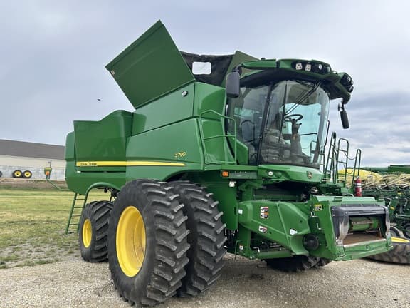 Image of John Deere S790 equipment image 1