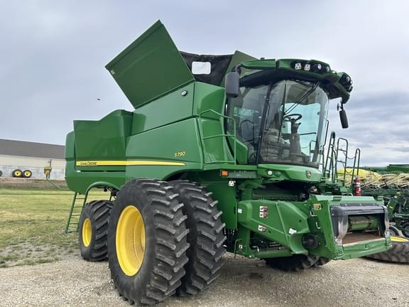 Image of John Deere S790 equipment image 1