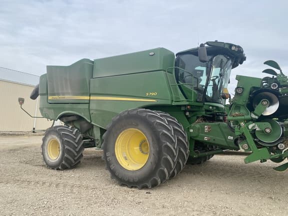 Image of John Deere S790 equipment image 1