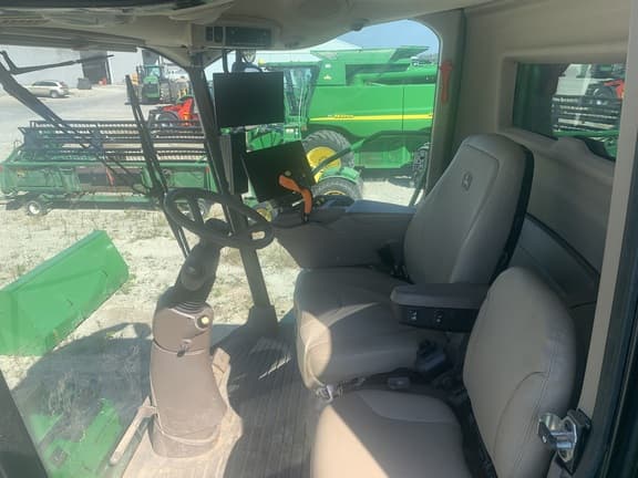 Image of John Deere S790 equipment image 4