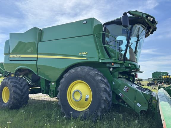 Image of John Deere S790 equipment image 3
