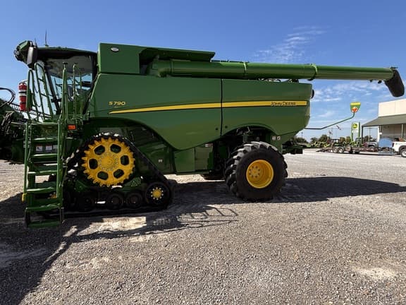 Image of John Deere S790 equipment image 4