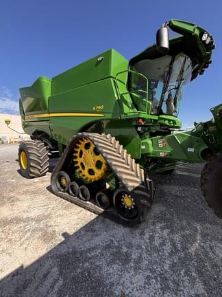 Image of John Deere S790 equipment image 2