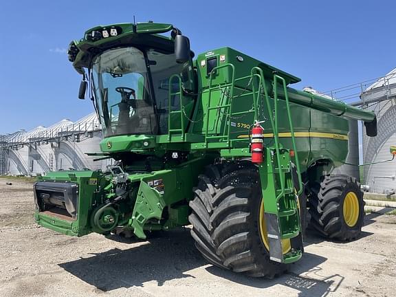 Image of John Deere S790 equipment image 1