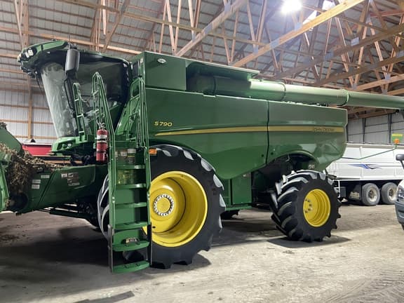 Image of John Deere S790 equipment image 2