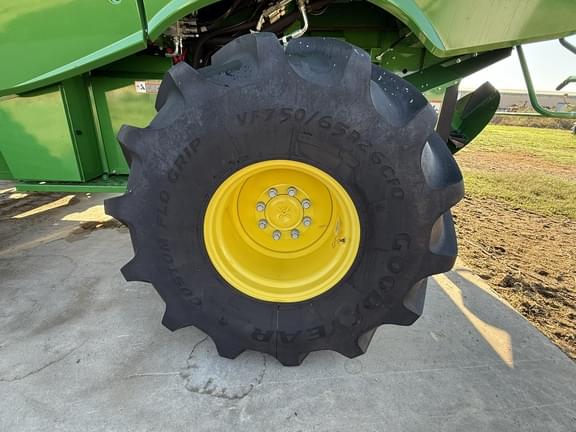 Image of John Deere S790 equipment image 4