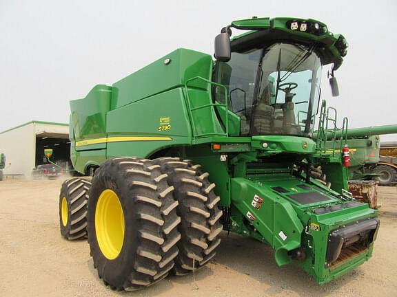 Image of John Deere S790 equipment image 1
