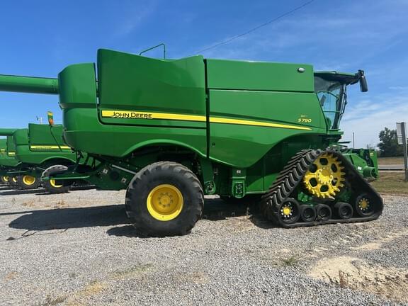 Image of John Deere S790 Primary image