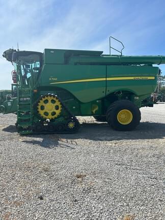 Image of John Deere S790 equipment image 3