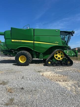 Image of John Deere S790 equipment image 1
