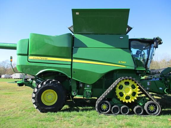 Image of John Deere S790 equipment image 1