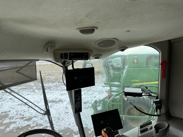 Image of John Deere S790 equipment image 1