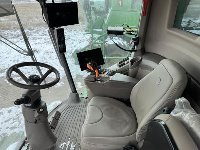 Image of John Deere S790 equipment image 2