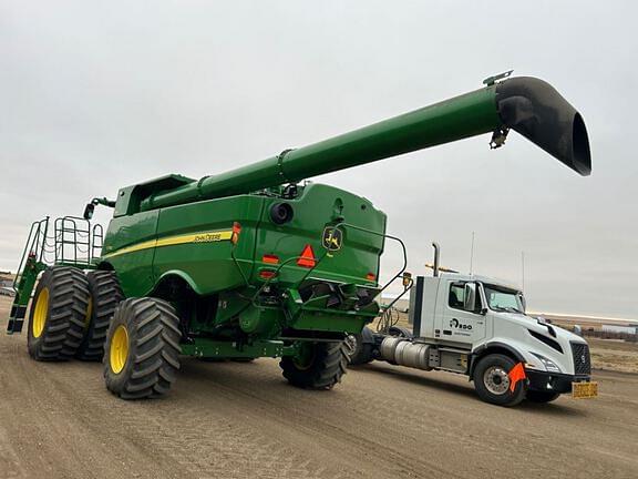 Image of John Deere S790 equipment image 2