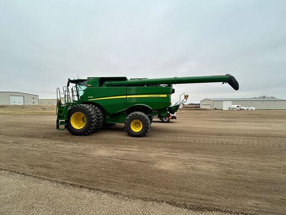 Image of John Deere S790 equipment image 1