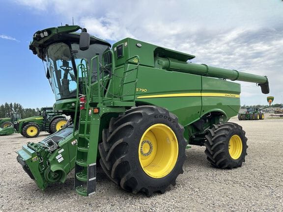 Main image John Deere S790