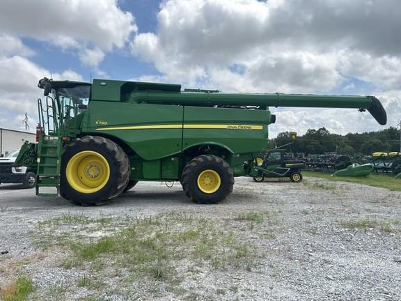 Image of John Deere S790 equipment image 2