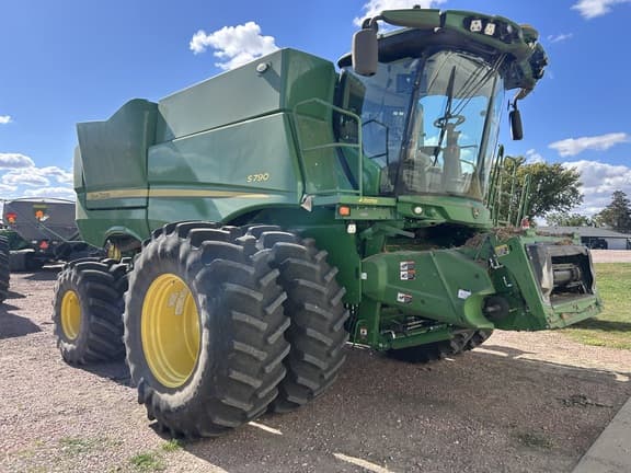 Image of John Deere S790 equipment image 1