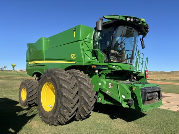 2024 John Deere S790 Equipment Image0