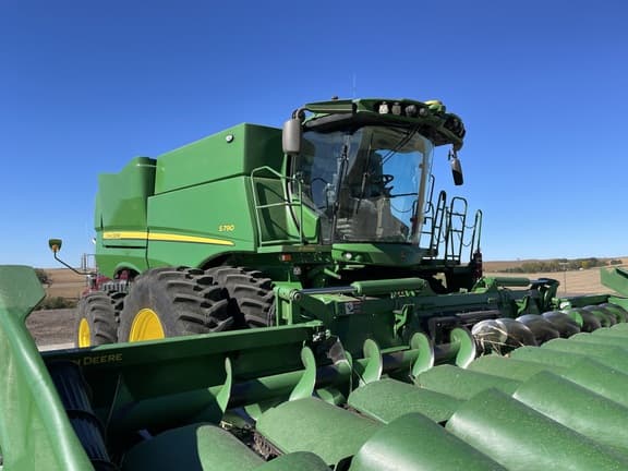Image of John Deere S790 equipment image 1