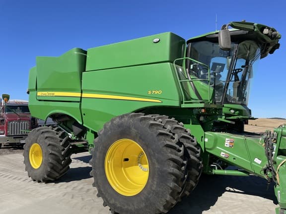 Image of John Deere S790 Primary image