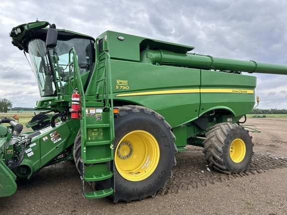 2024 John Deere S790 Equipment Image0
