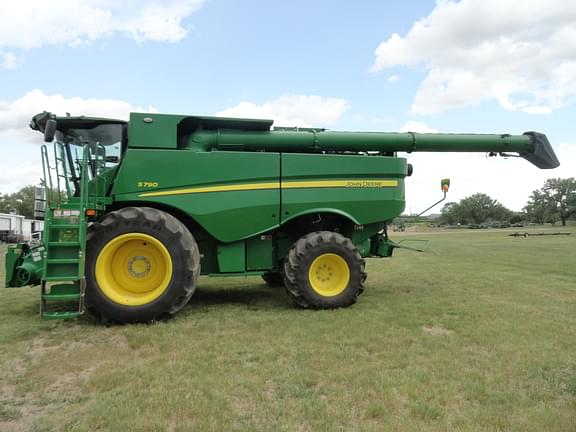 Image of John Deere S790 equipment image 3