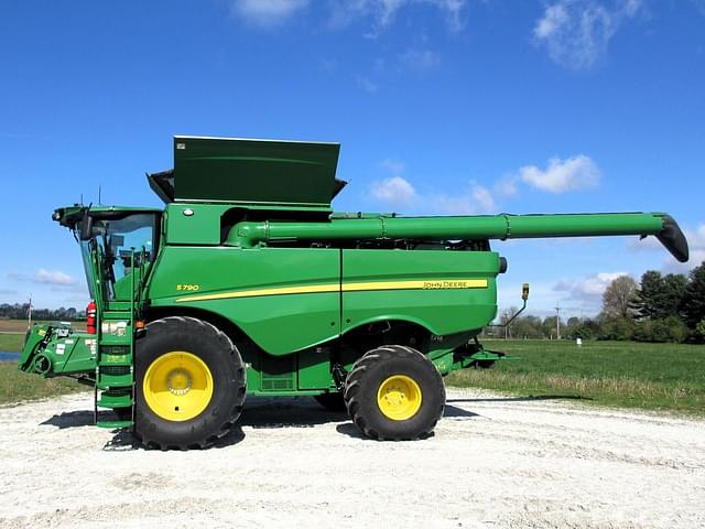 Image of John Deere S790 equipment image 2