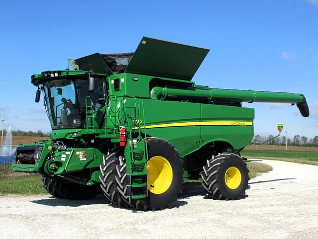 Image of John Deere S790 equipment image 1